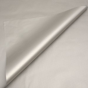 Metalický hodvábny papier vodeodolný strieborný 50x76cm